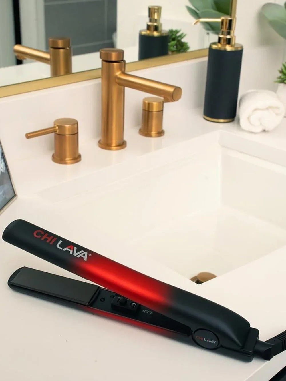 ✨NEW! Luxe CHI LAVA Ceramic Hairstyling Iron 1